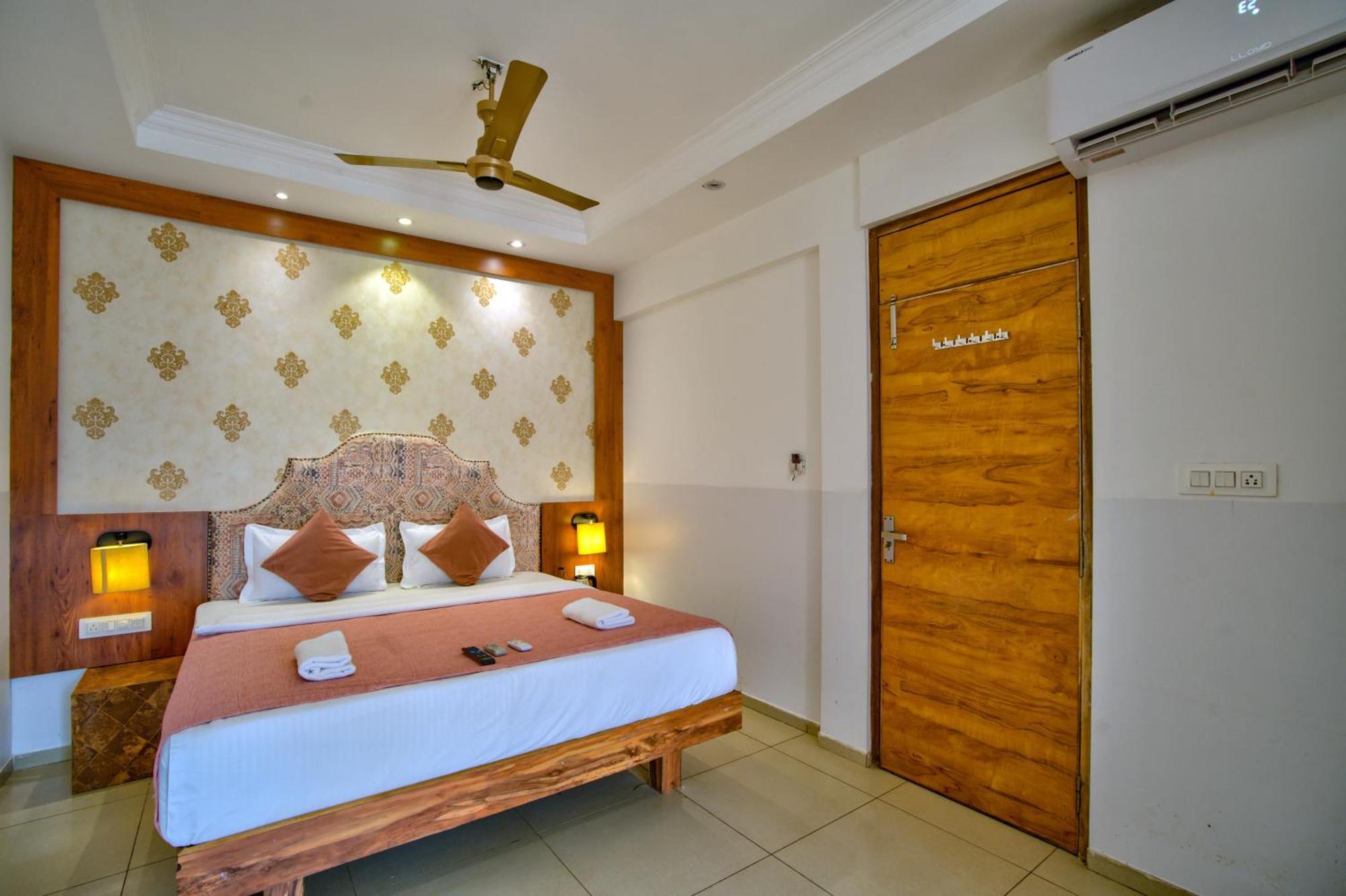Hotel Sea Sapphire ,Калангут Экстерьер фото