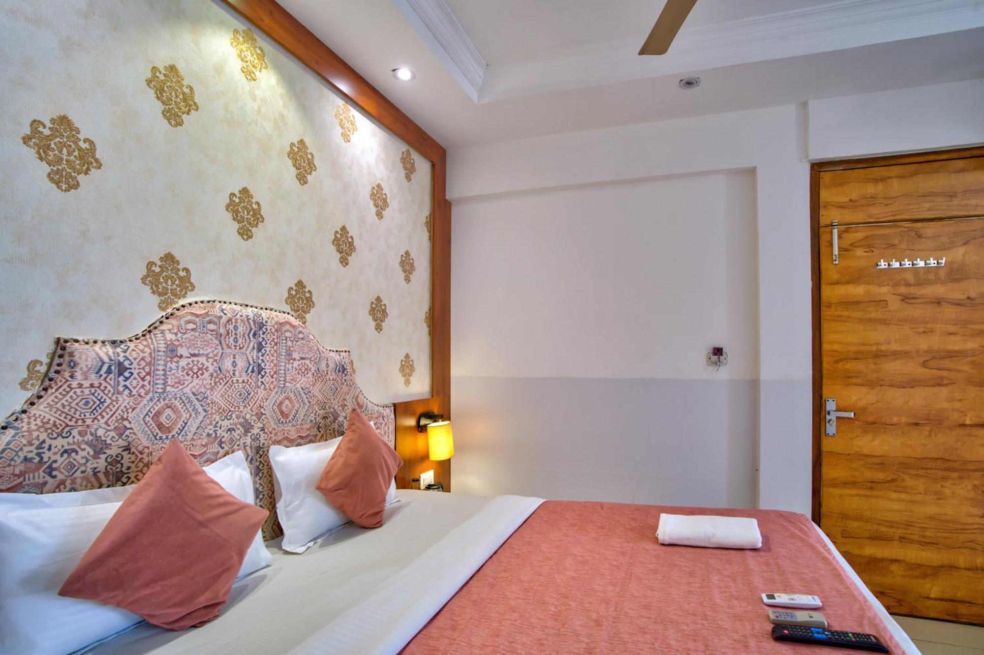 Hotel Sea Sapphire ,Калангут Экстерьер фото